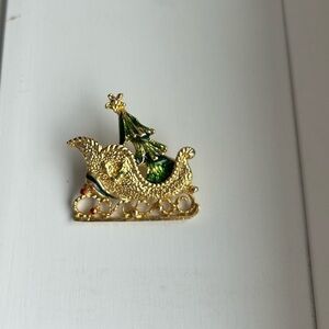 Christmas tree holiday Gold tone and Green Santa Sleigh Brooch pin festive